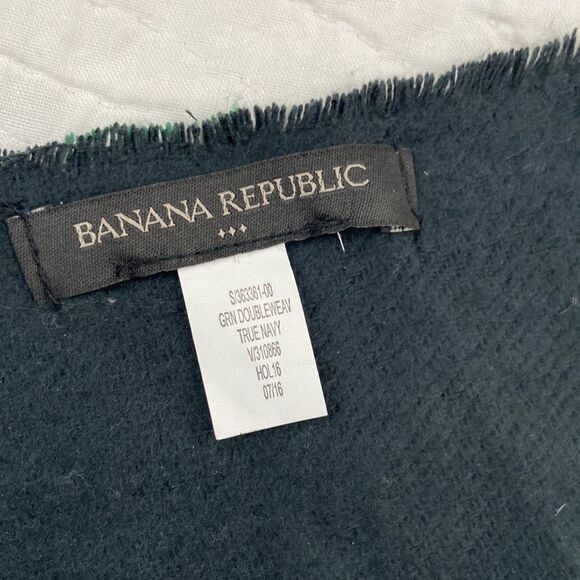 Banana Republic Plaid Tartan Ruffle Edge Scarf - Picture 2 of 4